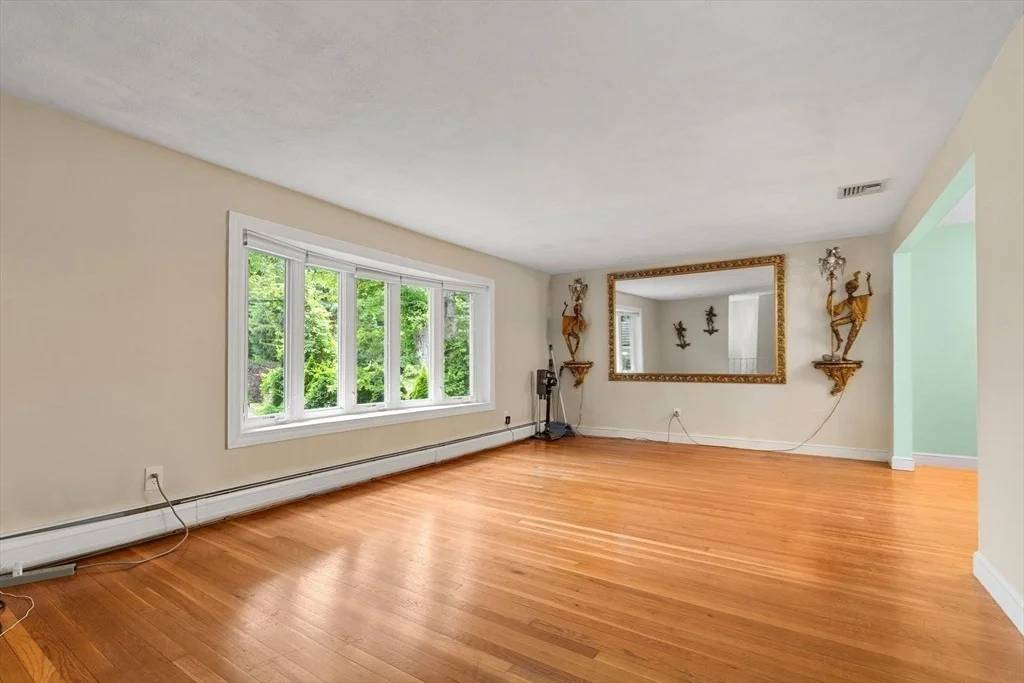 Photo of 15 Stanford Dr