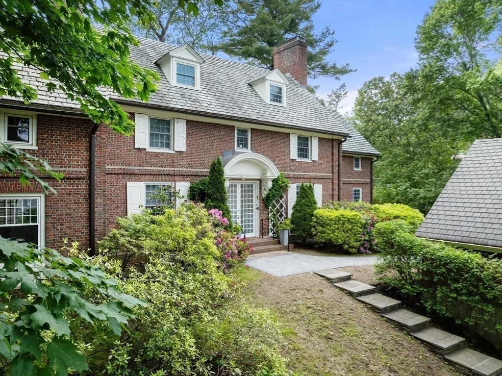 Photo of 86 Waban Ave