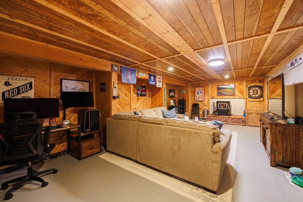 Photo of 142 Squannacook Rd