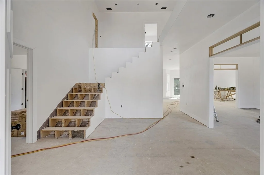 Photo of 18 Macdonald Dr