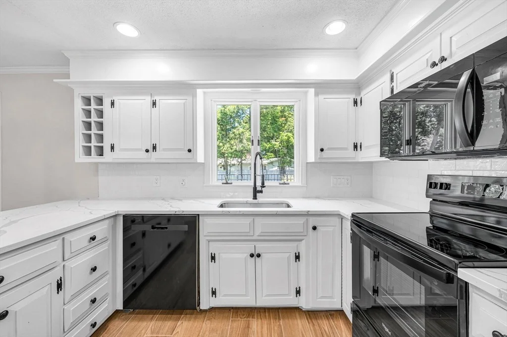 Photo of 252 Pinewood Drive