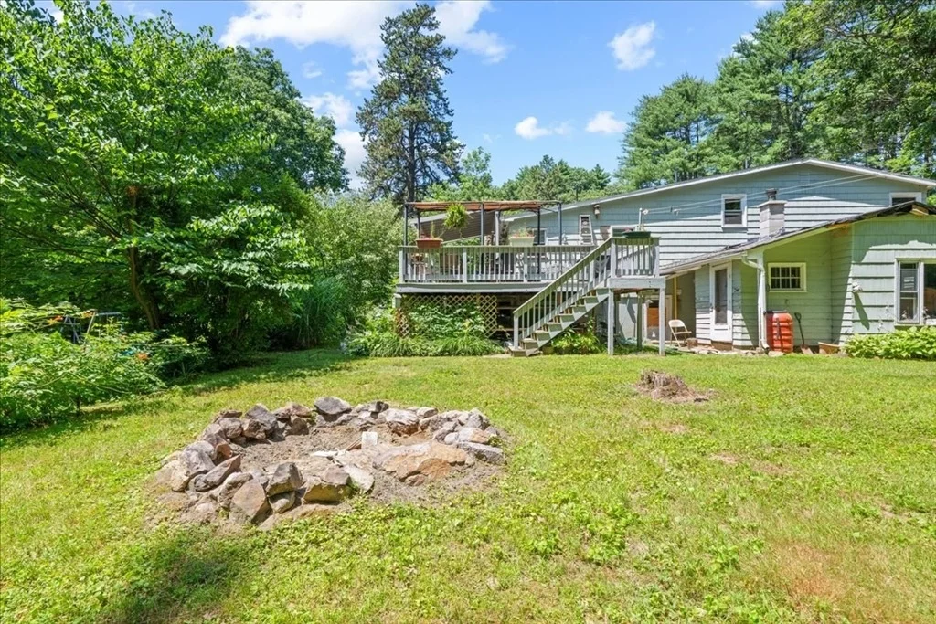 Photo of 237 Boston Rd