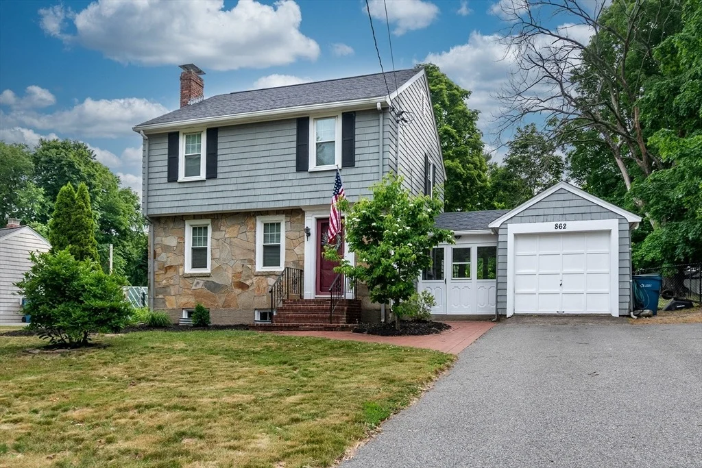 Photo of 862 Pleasant Street