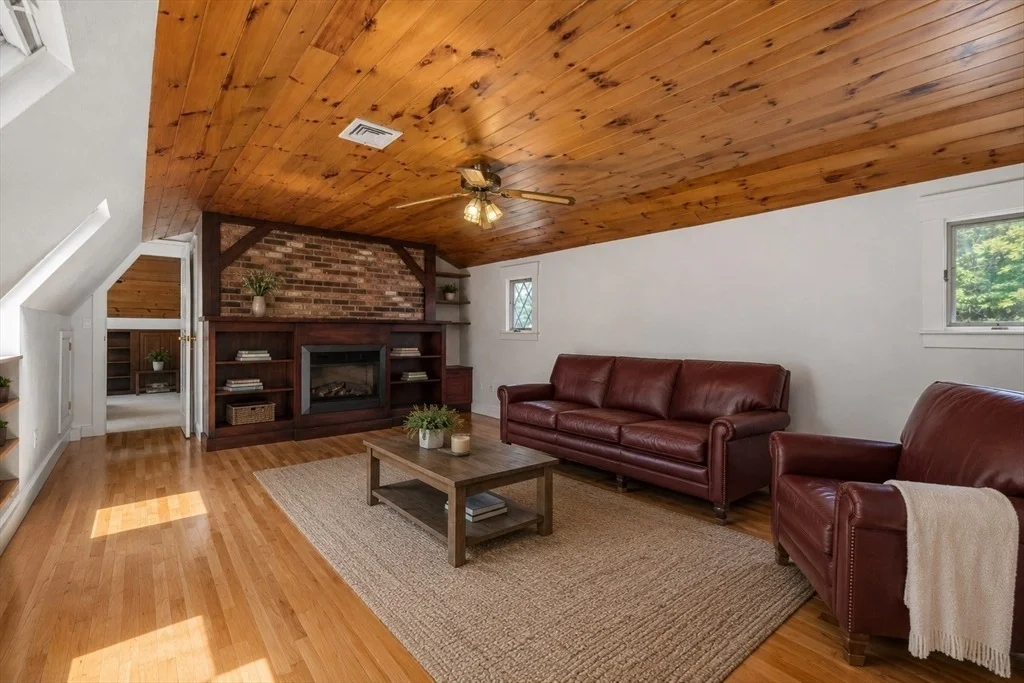 Photo of 468 Delano Rd