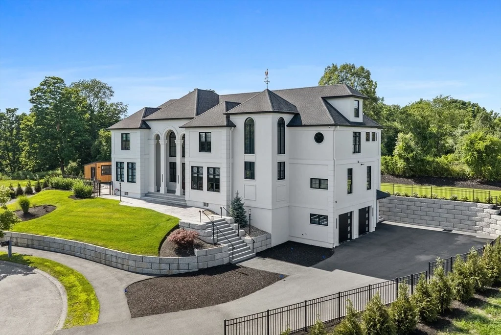 Photo of 19 Bridle Spur Ln