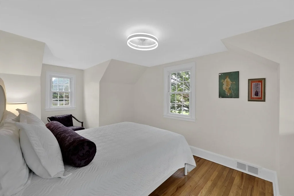 Photo of 378 Roosevelt Ave