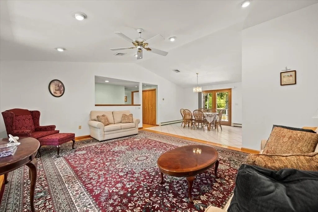 Photo of 8 Sherry Ln