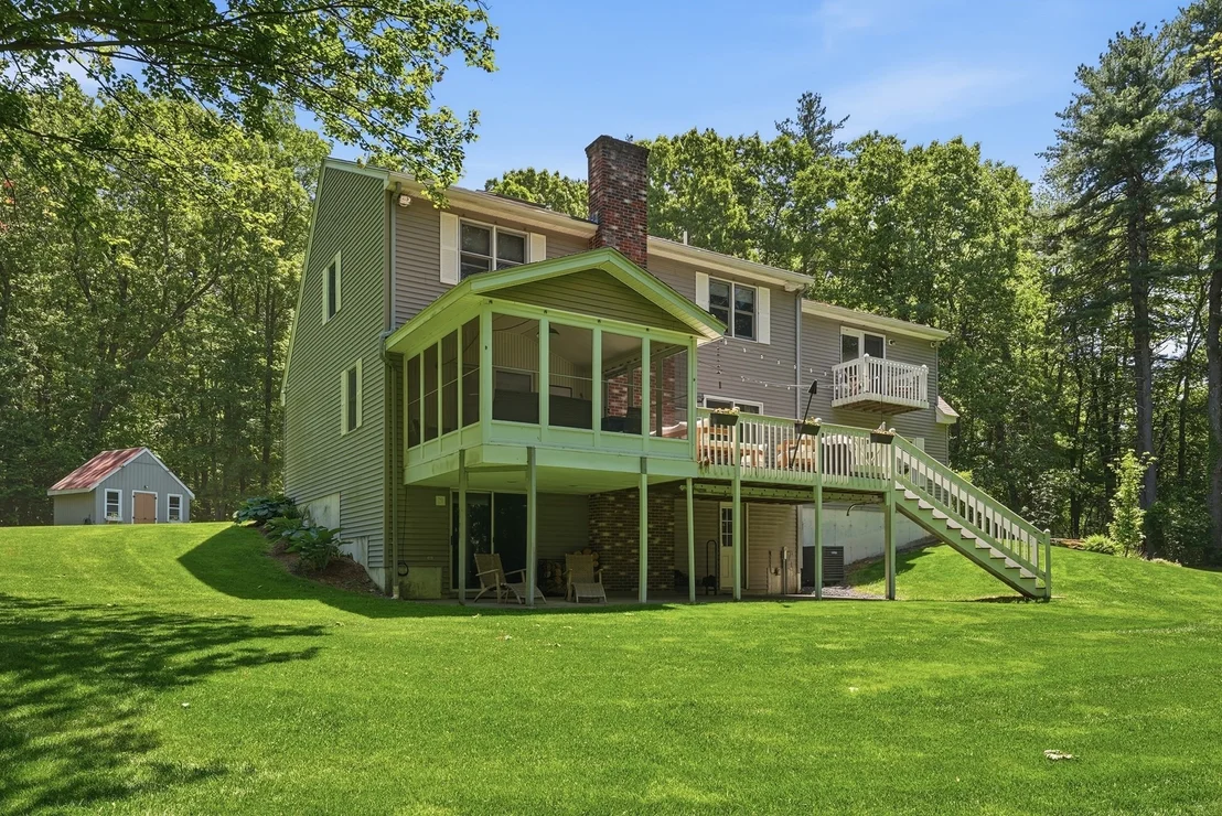 Photo of 2369 Main St