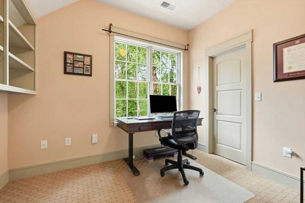 Photo of 18 Eveningstar Dr