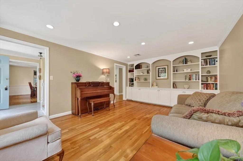 Photo of 6 Blackhorse Ln