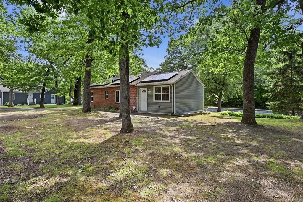 Photo of 881 Roosevelt Ave