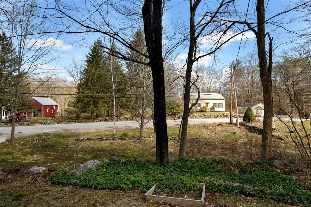 Photo of 261 School Street N