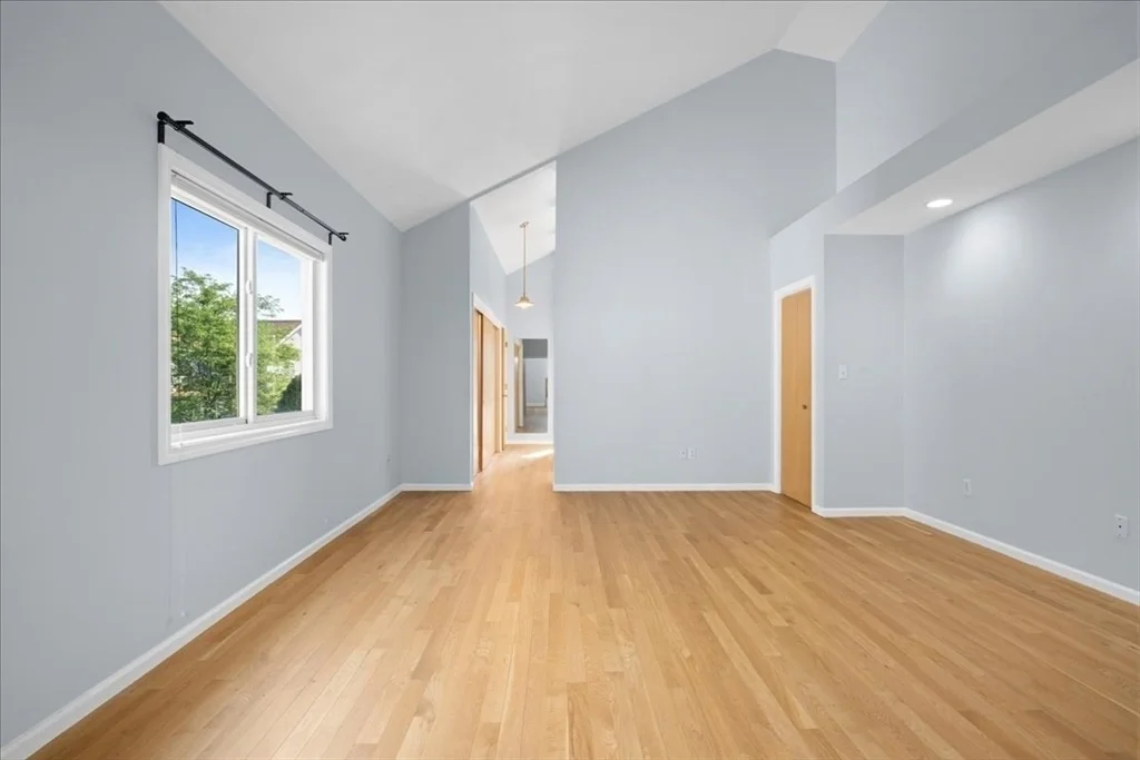 Photo of Unit 38C at 343 Captain Eames Cir