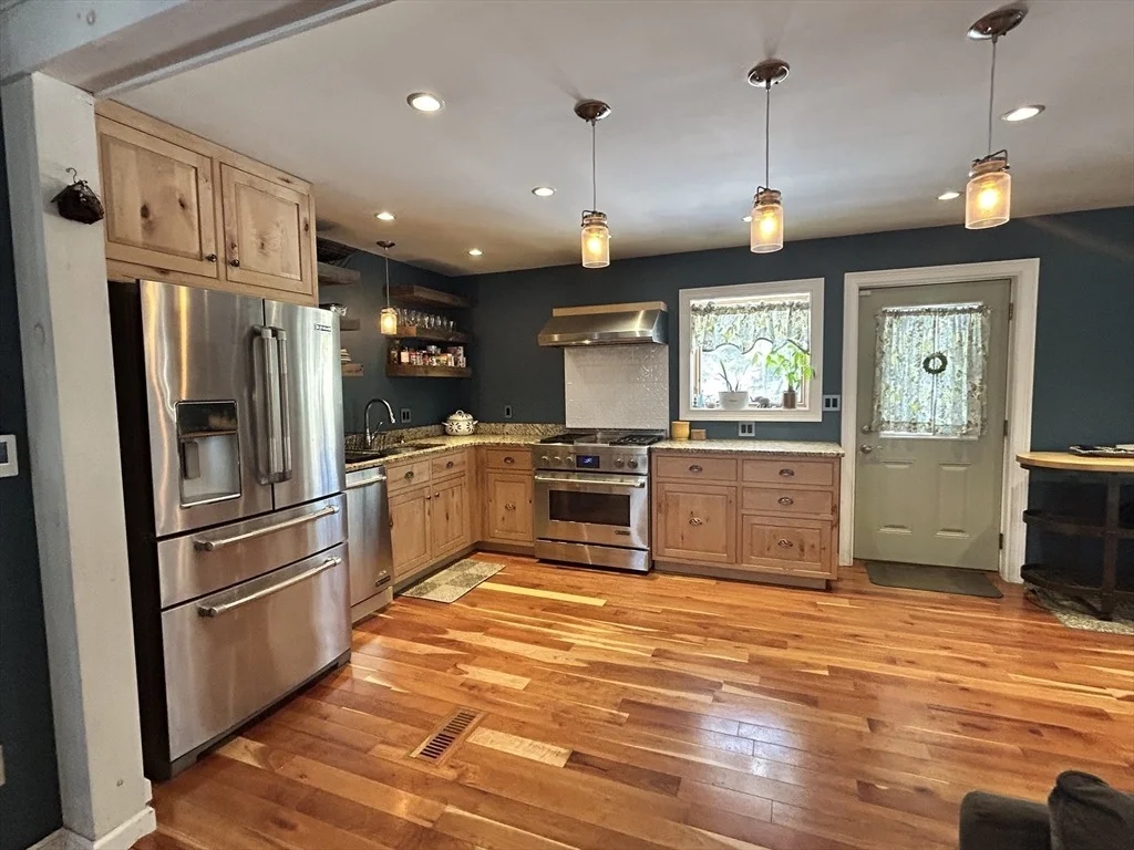 Photo of 552 Dwight Rd