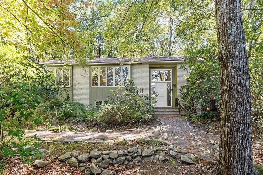 Photo of 11 Horseshoe Dr