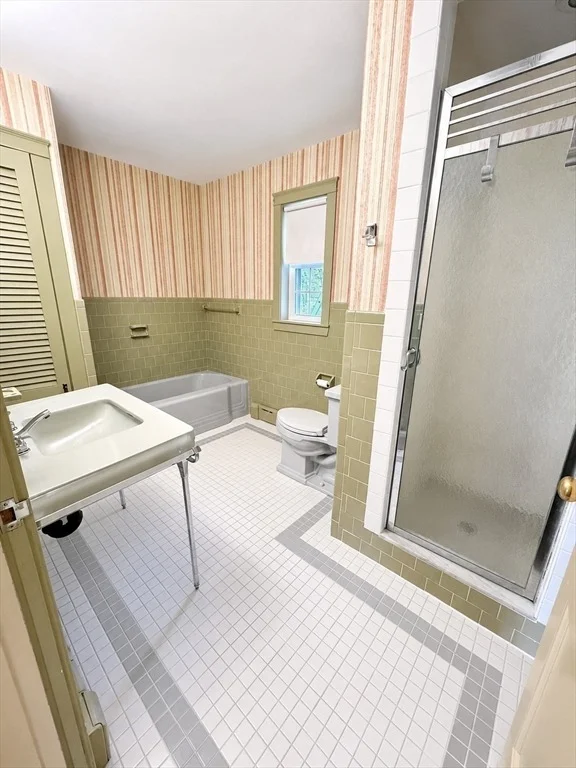 Photo of 212 Charlton Road