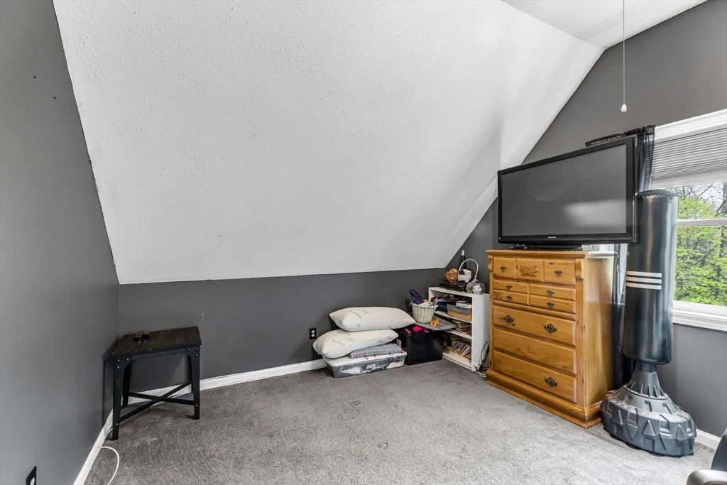Photo of 302 Middlefield Rd