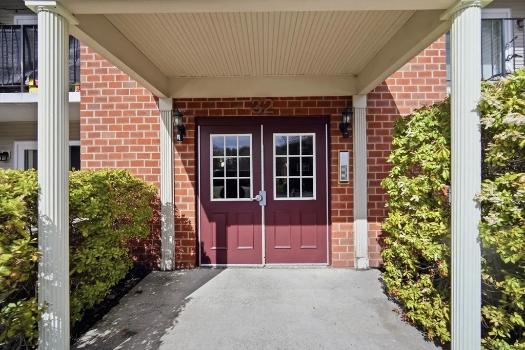 Photo of Unit G at 32 Maple Crest Cir