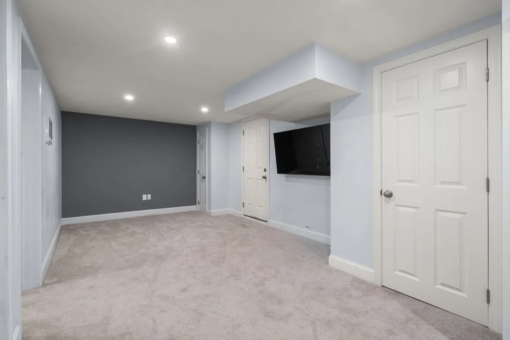 Photo of 55 Joclyn Ave