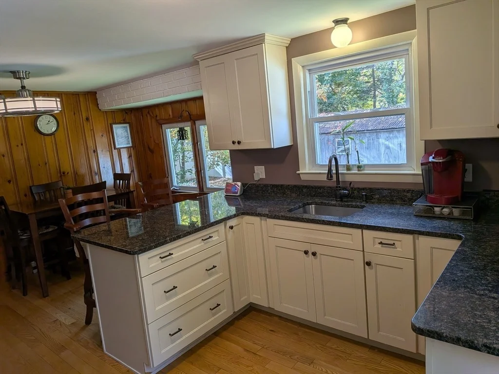 Photo of 293 Pike Ave