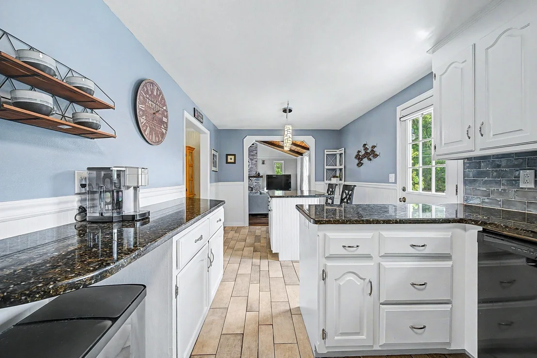 Photo of 592 Pond St