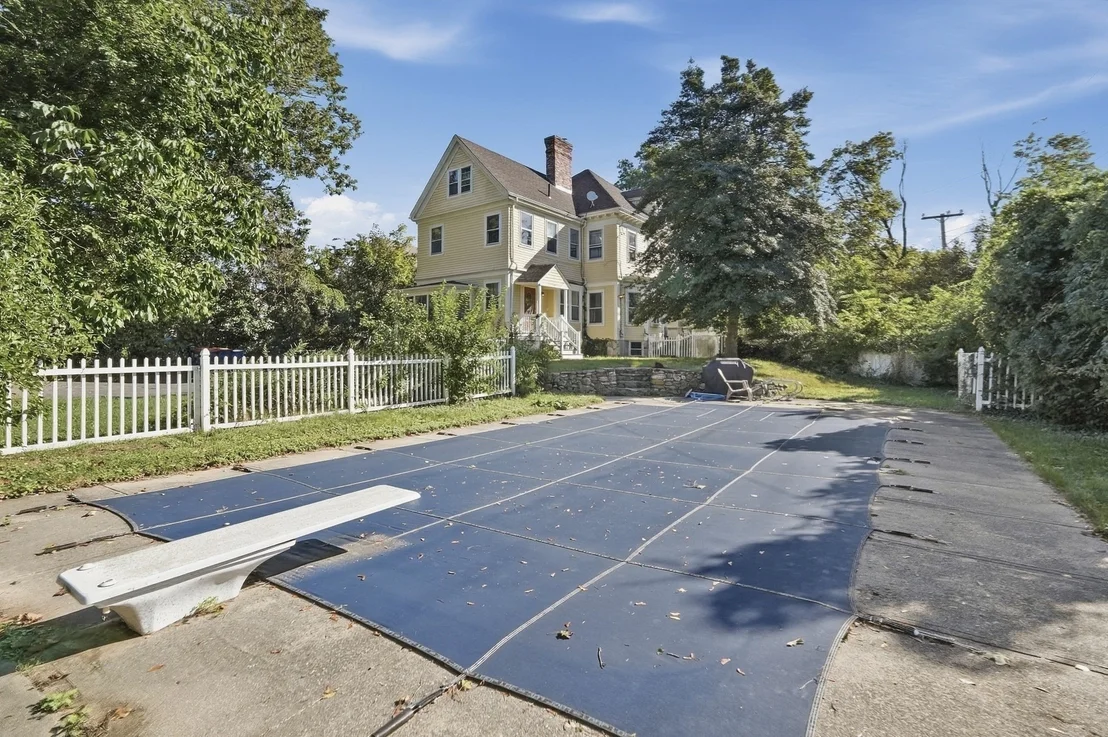 Photo of 252 Main Street