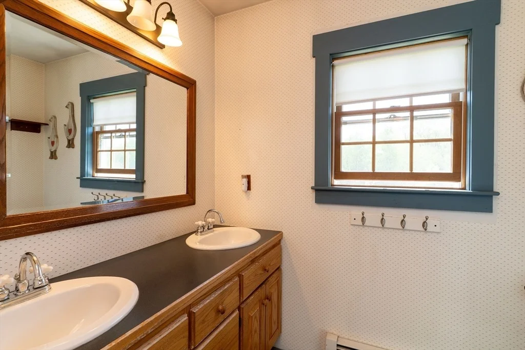 Photo of 147 Oakham Rd