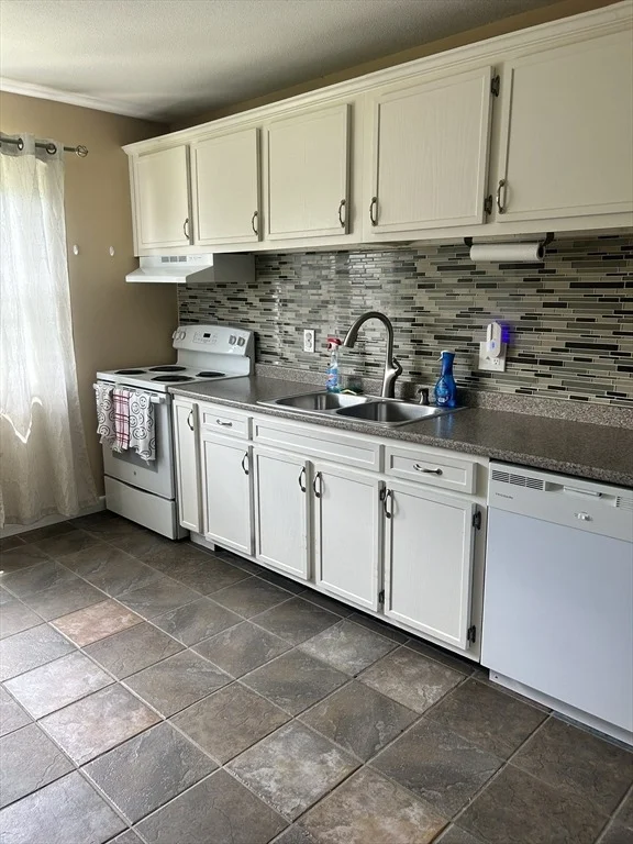 Photo of Unit C at 80 Colonial Cir
