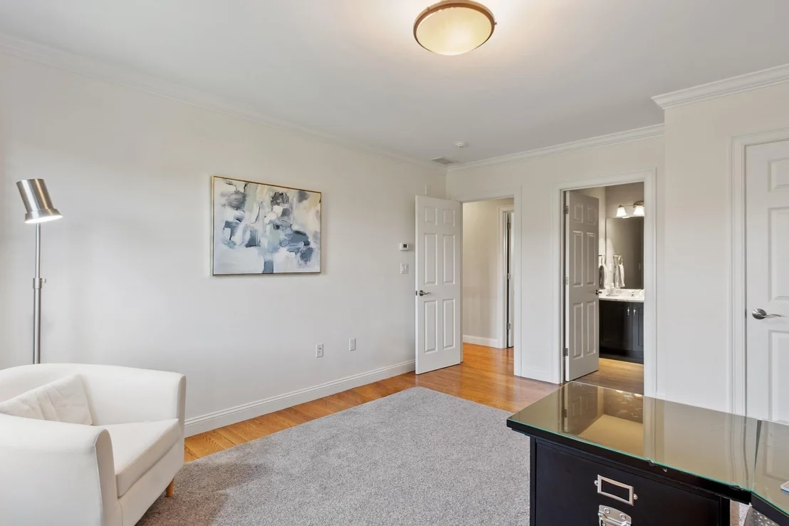 Photo of 48 Robinson Dr