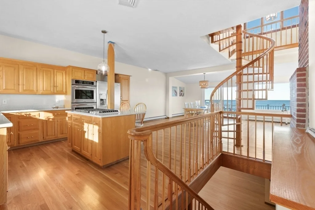 Photo of 360 N End Blvd