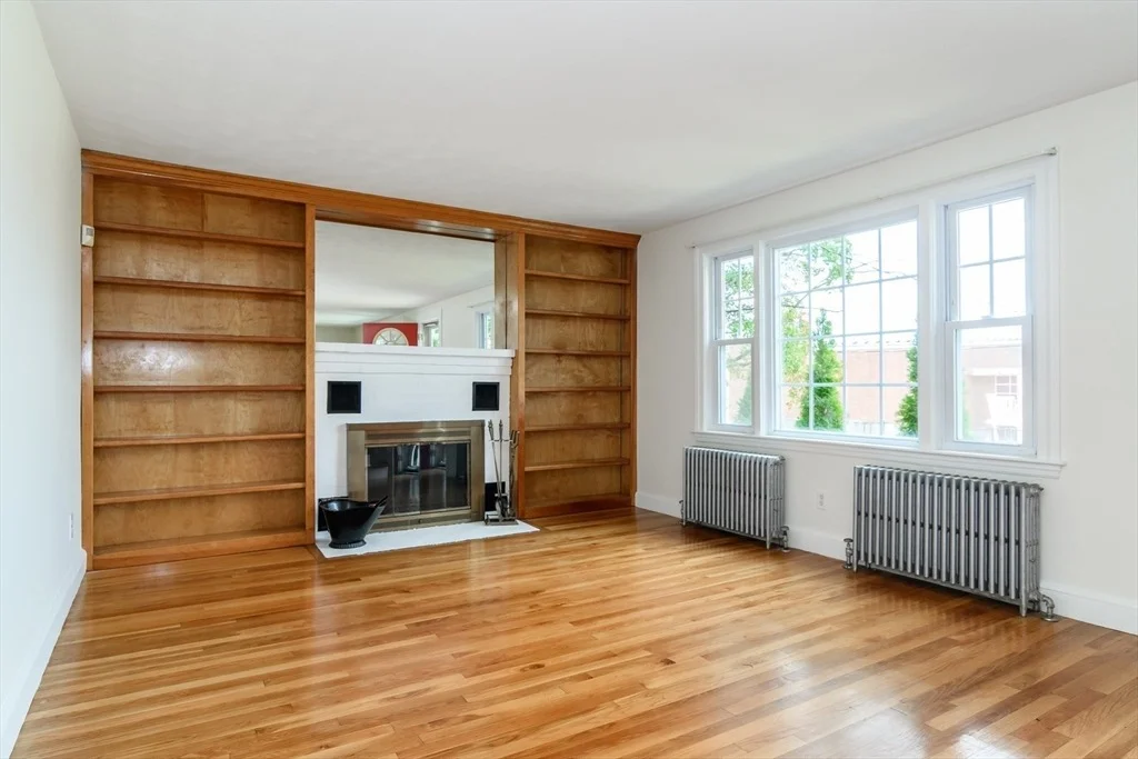 Photo of 163 Whiting Avenue