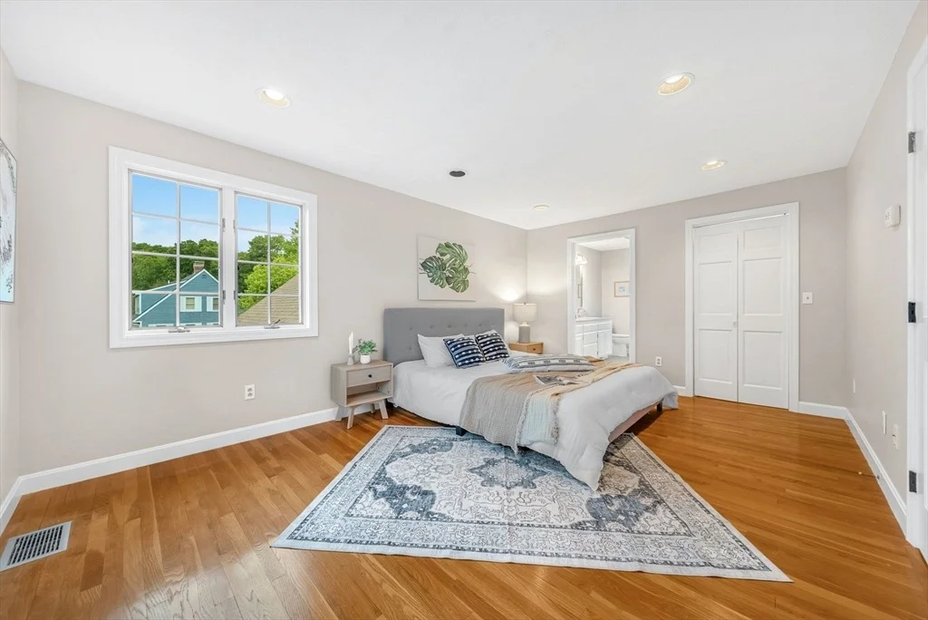 Photo of 4 Meadow Dr