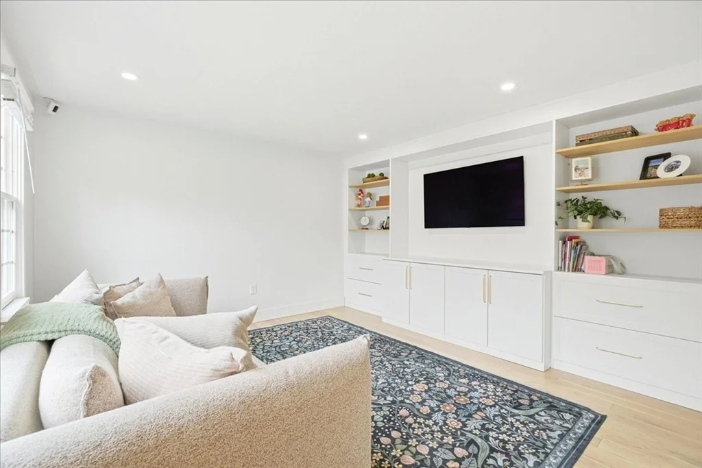 Photo of 2 Commons Dr