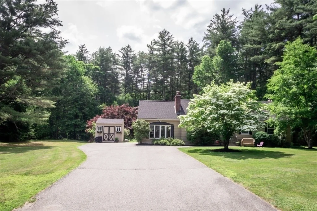 Photo of 20 Constantine Dr