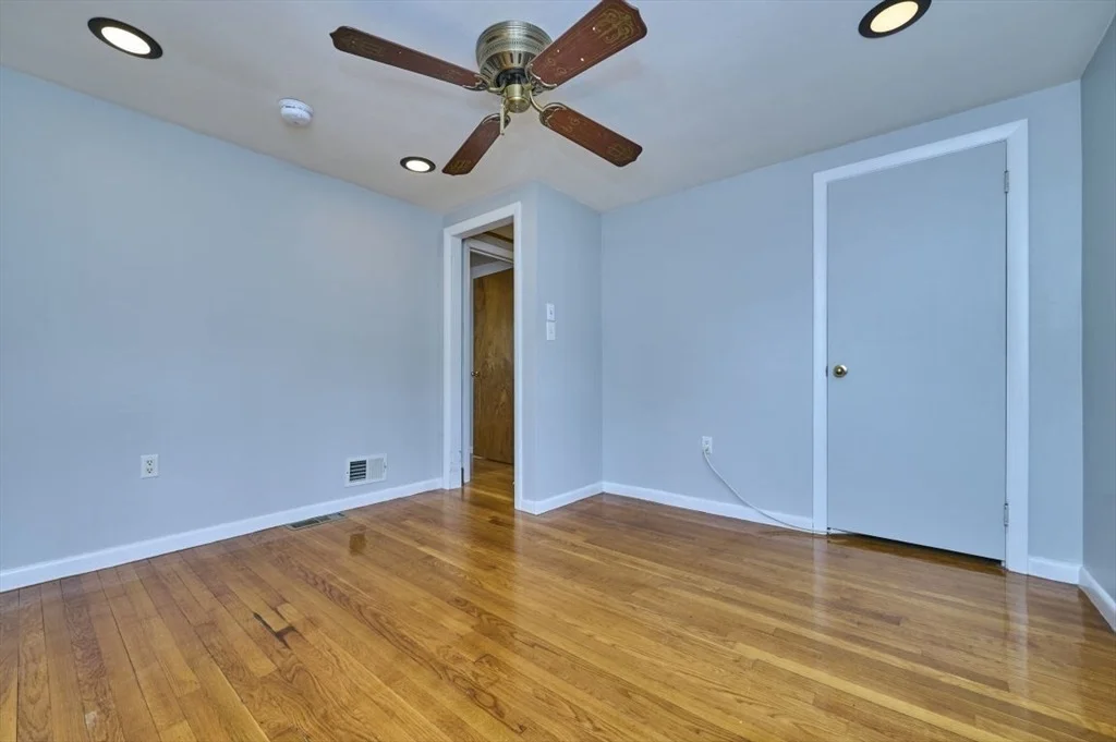 Photo of 12 Shore Rd