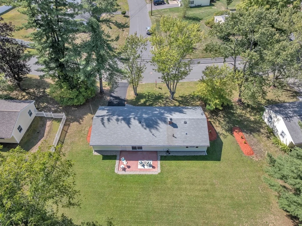 Photo of 33 Ruthellen Rd