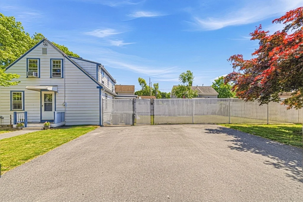 Photo of 4 Newhall Ave