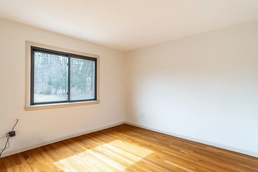 Photo of 2 Linwood Dr