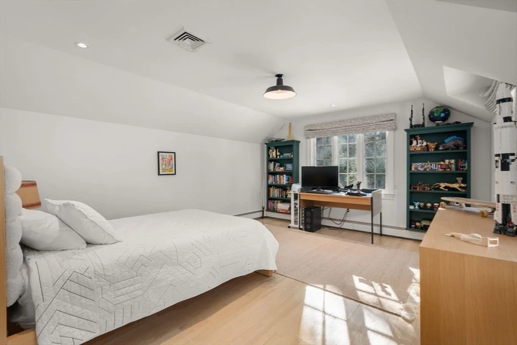 Photo of 24 Colonial Way