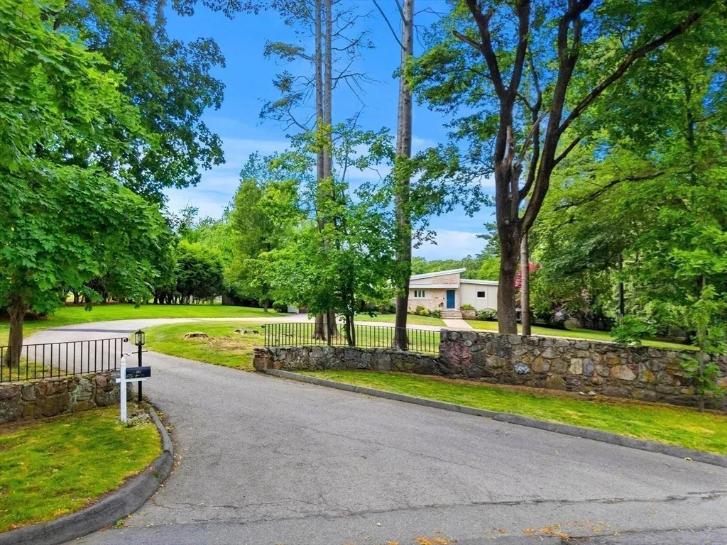 Photo of 285 Brush Hill Rd