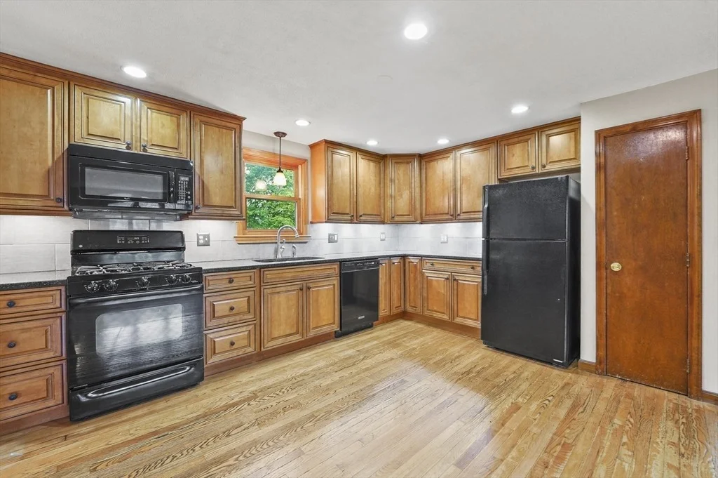 Photo of 11 Huron Dr