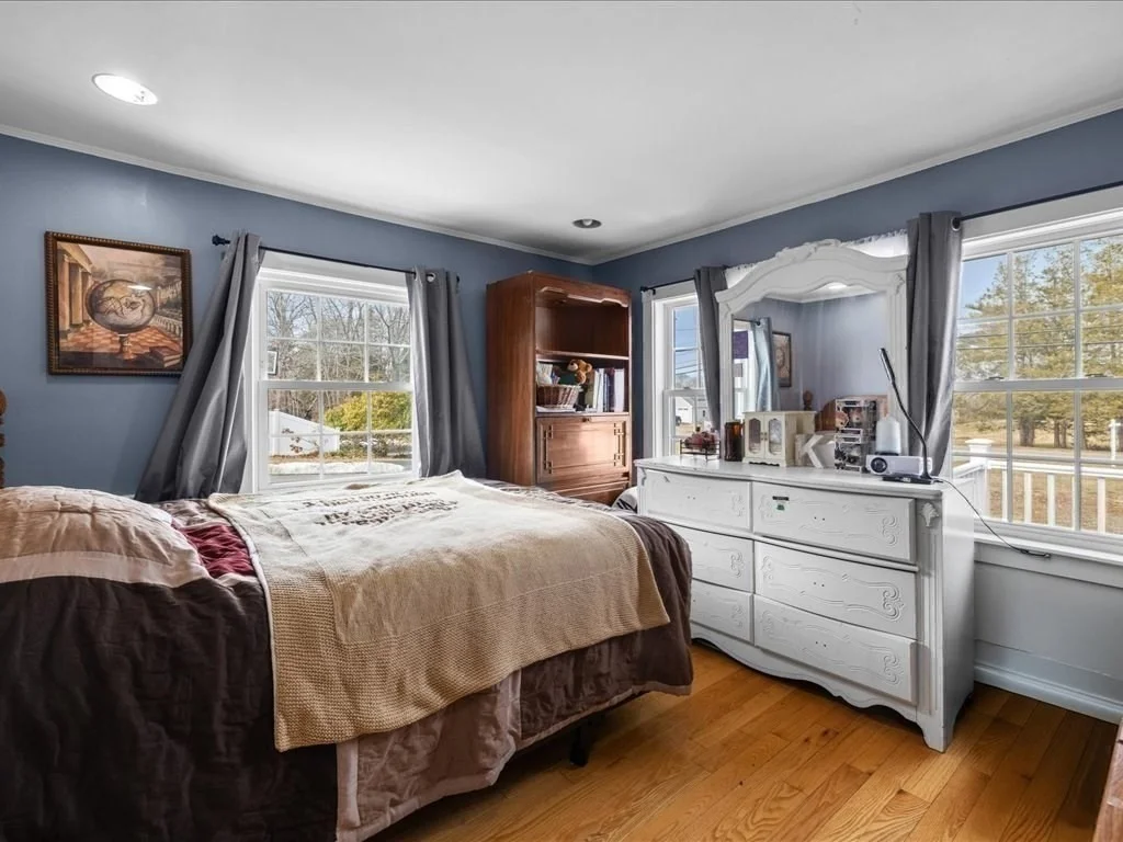 Photo of 555 Webster St.