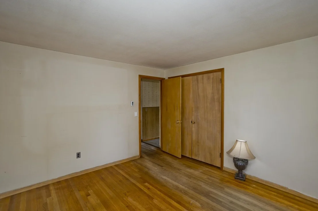 Photo of 956 Granby Rd