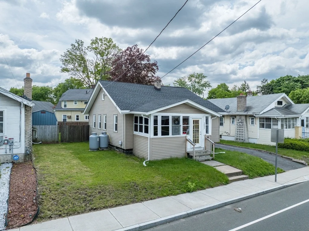 Photo of 1451 Bay St