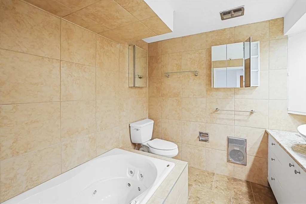 Photo of 17 Crowningshield Dr