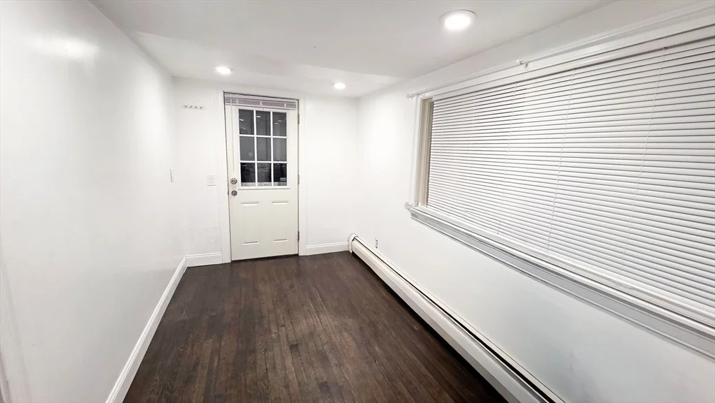 Photo of 446 (450) Vane St.