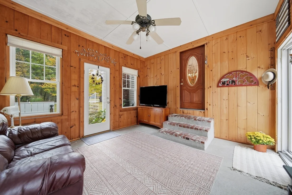 Photo of 401 Longley Rd