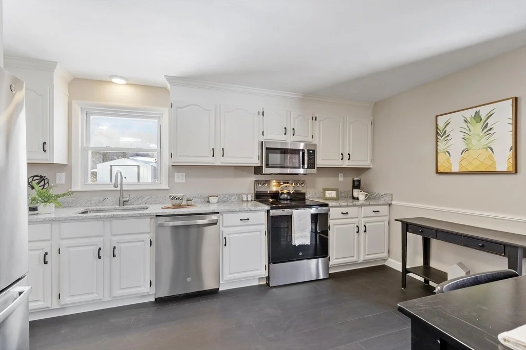 Photo of 6 Meadowbrook Dr