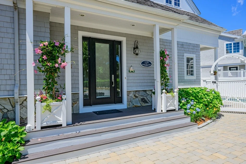 Photo of 129 Shore Dr W