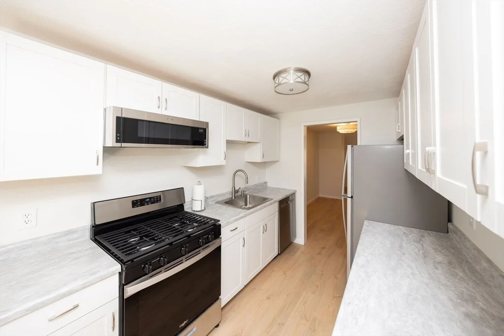Photo of Unit 1201 at 31 Blithewood Ave